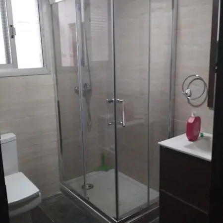 Piso Compartido Cerca De La Universidad Ceu Nocleg ze śniadaniem *