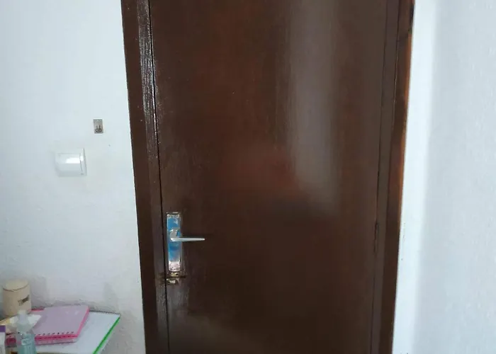 Piso Compartido Cerca De La Universidad Ceu Bed & Breakfast